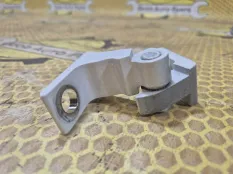 Петля двери Volkswagen Polo