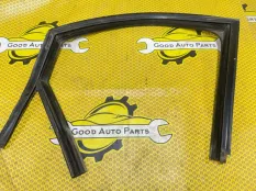 Уплотнитель стекла двери Volkswagen Polo