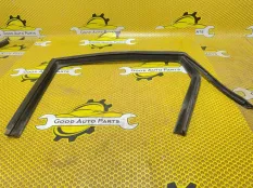 Уплотнитель стекла двери Volkswagen Polo