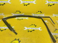 Уплотнитель стекла двери Volkswagen Polo