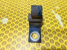 Петля двери Volkswagen Polo