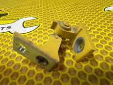 Петля двери Volkswagen Polo