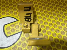 Петля двери Volkswagen Polo