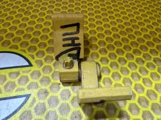 Петля двери Volkswagen Polo