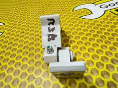 Петля двери SKODA Octavia