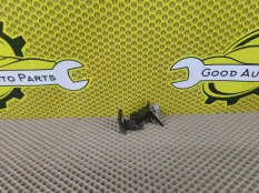 Петля двери Volkswagen Polo