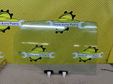 Стекло двери Geely Tugella