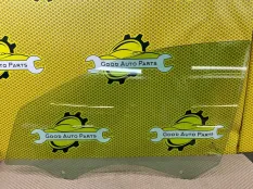 Стекло двери SKODA Octavia