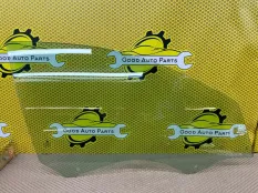 Стекло двери SKODA Octavia