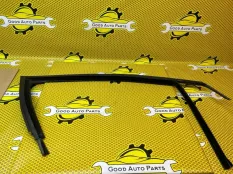 Уплотнитель стекла двери Volkswagen Polo