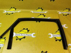 Уплотнитель стекла двери Volkswagen Polo