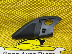 Уголок двери (высокочастотный динамик) внутренний SKODA Octavia