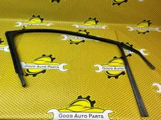 Уплотнитель стекла двери Volkswagen Polo