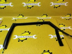 Уплотнитель стекла двери Volkswagen Polo