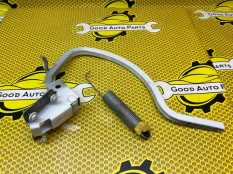 Петля крышки багажника Volkswagen Polo