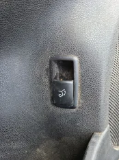 Кнопка открывания багажника Mercedes-Benz M-класс W164 (2005—2008) Mercedes-Benz M-класс W164 (2005—2008)