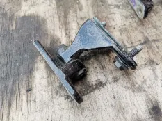 Петля двери передней правой верхняя Mercedes-Benz M-класс W164 (2005—2008)