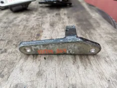 Петля двери передней правой нижняя Mercedes-Benz M-класс W164 (2005—2008)