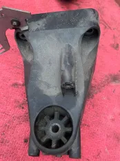 Кронштейн двигателя правый Mercedes-Benz S-класс W222/C217/A217 (2013—2017)