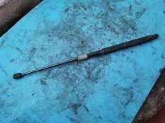 Амортизатор капота левый Mercedes-Benz GL-класс X164 (2006—2009)