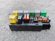 блок предохранителей, реле под капот Mercedes-Benz GL-класс X164 (2006—2009)