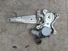 Стеклоподъемник задний левый Toyota Highlander II рестайлинг (2010—2013)