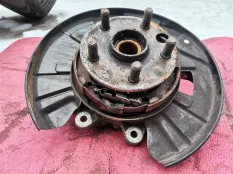 Кулак задний левый Lexus LS IV (2006—2009)