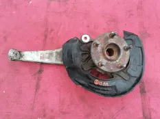 Кулак передний левый Lexus IS II рестайлинг (2008—2010)