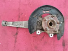 Кулак передний правый Lexus IS II рестайлинг (2008—2010)