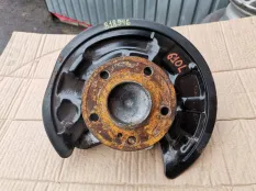 Кулак задний левый Mercedes-Benz A-класс W176 (2012—2015)