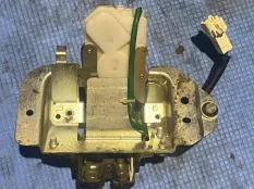 Замок стекла крышки багажника Toyota Highlander IV (2019—2026)