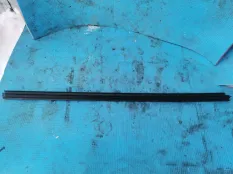 Уплотнитель стекла двери Mercedes-Benz A-класс W176 (2012—2015)