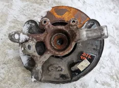 Кулак передний левый Mercedes-Benz E-класс W212/S212/C207/A207 (2009—2013)