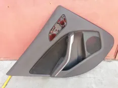 Обшивка двери Mercedes-Benz GLA-класс X156 рестайлинг (2017—2020)