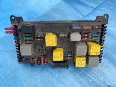 блок предохранителей, реле под капот Mercedes-Benz Vito W639 (2003—2010)