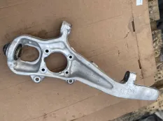 Кулак передний правый Mercedes-Benz M-класс W166 (2011—2015)