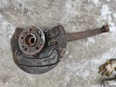 Кулак передний правый Mercedes-Benz M-класс W164 рестайлинг (2008—2011)