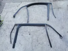 Уплотнитель стекла двери Mercedes-Benz GLA-класс X156 рестайлинг (2017—2020)