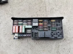 блок предохранителей, реле багажника Mercedes-Benz M-класс W164 (2005—2008)