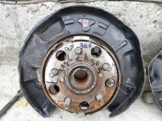 Кулак задний левый Lexus GS III (2004—2007)