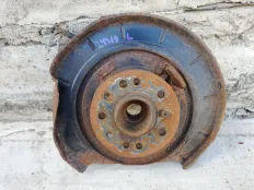 Кулак задний левый Mercedes-Benz M-класс W164 (2005—2008)