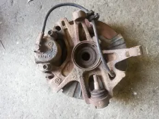 Кулак передний правый Mercedes-Benz M-класс W163 (1997—2001)