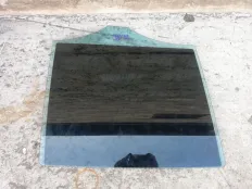 Стекло боковое Mercedes-Benz M-класс W164 (2005—2008)