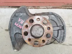 Кулак передний левый Mercedes-Benz C-класс W204/S204 (2006—2011)