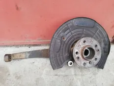 Кулак передний правый Mercedes-Benz M-класс W164 (2005—2008)