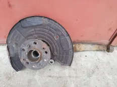 Кулак передний левый Mercedes-Benz M-класс W164 (2005—2008)