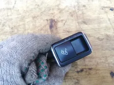 Кнопка открывания багажника Mercedes-Benz E-класс W212/S212/C207/A207 (2009—2013)