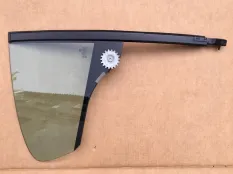 Стекло двери (неподвижное) заднее правое BMW 6 F06