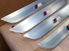 Накладка порогов с подсветкой BMW 7 G11