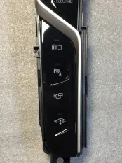 Панель управления в центральной консоли BMW 7 G11